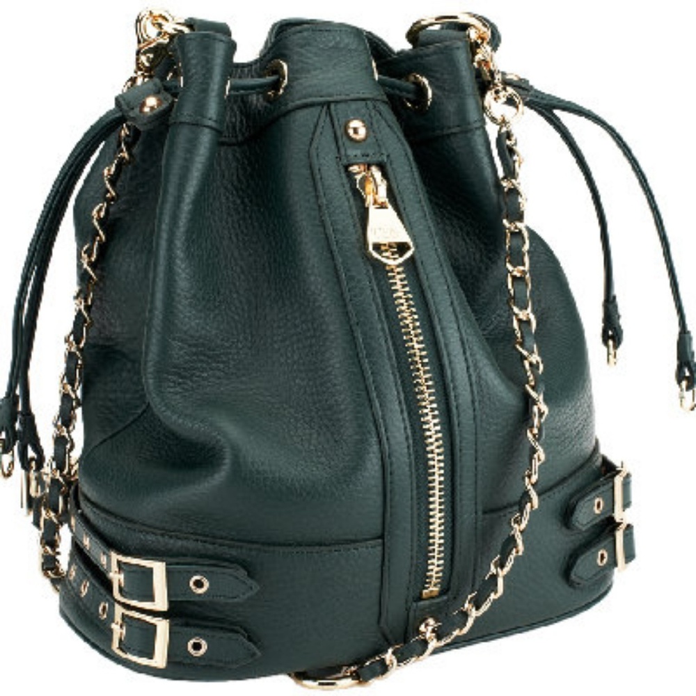 Luxe! Convertible Backpack is 2 bags-in-one!